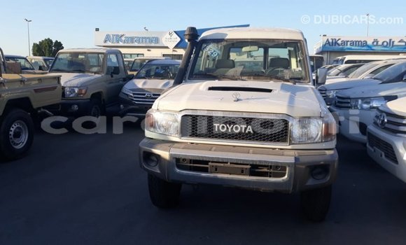 Acheter Import Voiture Toyota Land Cruiser Blanc à Import - Dubai, Ali Sabieh Region Acheter Import Voiture Toyota Land Cruiser Blanc à Import - Dubai, Ali Sabieh Region