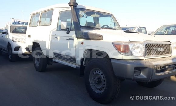 Acheter Import Voiture Toyota Land Cruiser Blanc à Import - Dubai, Ali Sabieh Region Acheter Import Voiture Toyota Land Cruiser Blanc à Import - Dubai, Ali Sabieh Region