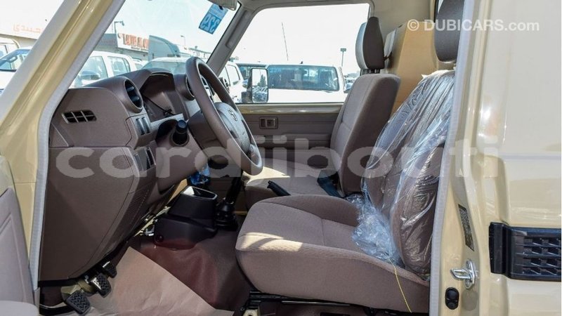 Big with watermark toyota land cruiser ali sabieh region import dubai 2723