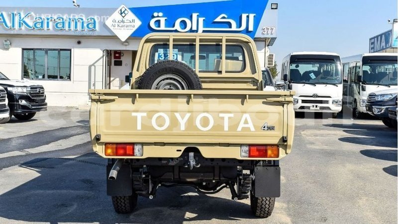 Big with watermark toyota land cruiser ali sabieh region import dubai 2723