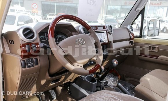 Acheter Import Voiture Toyota Land Cruiser Beige à Import - Dubai, Ali Sabieh Region Acheter Import Voiture Toyota Land Cruiser Beige à Import - Dubai, Ali Sabieh Region