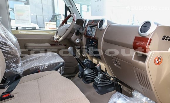 Acheter Import Voiture Toyota Land Cruiser Beige à Import - Dubai, Ali Sabieh Region Acheter Import Voiture Toyota Land Cruiser Beige à Import - Dubai, Ali Sabieh Region