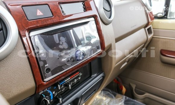 Acheter Import Voiture Toyota Land Cruiser Beige à Import - Dubai, Ali Sabieh Region Acheter Import Voiture Toyota Land Cruiser Beige à Import - Dubai, Ali Sabieh Region
