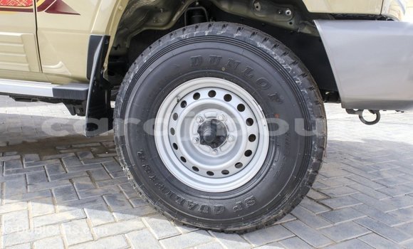 Acheter Import Voiture Toyota Land Cruiser Beige à Import - Dubai, Ali Sabieh Region Acheter Import Voiture Toyota Land Cruiser Beige à Import - Dubai, Ali Sabieh Region