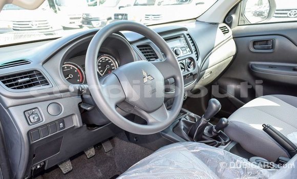 Acheter Import Voiture Mitsubishi L200 Blanc à Import - Dubai, Ali Sabieh Region Acheter Import Voiture Mitsubishi L200 Blanc à Import - Dubai, Ali Sabieh Region