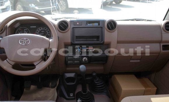 Acheter Import Voiture Toyota Land Cruiser Beige à Import - Dubai, Ali Sabieh Region Acheter Import Voiture Toyota Land Cruiser Beige à Import - Dubai, Ali Sabieh Region