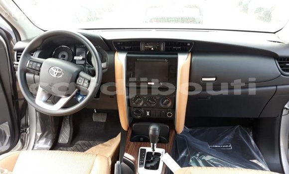 Acheter Import Voiture Toyota Fortuner Noir à Import - Dubai, Ali Sabieh Region Acheter Import Voiture Toyota Fortuner Noir à Import - Dubai, Ali Sabieh Region