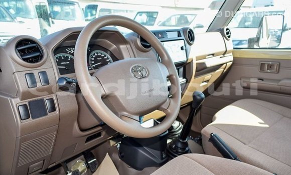 Acheter Import Voiture Toyota Land Cruiser Beige à Import - Dubai, Ali Sabieh Region Acheter Import Voiture Toyota Land Cruiser Beige à Import - Dubai, Ali Sabieh Region