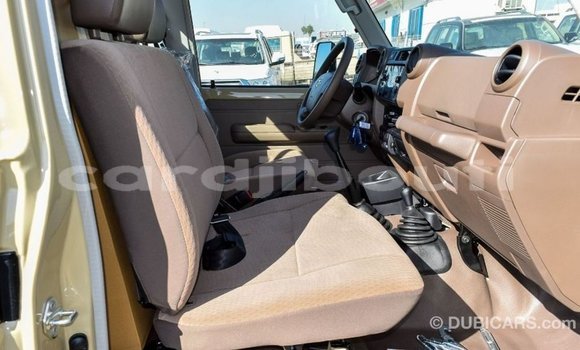 Acheter Import Voiture Toyota Land Cruiser Beige à Import - Dubai, Ali Sabieh Region Acheter Import Voiture Toyota Land Cruiser Beige à Import - Dubai, Ali Sabieh Region
