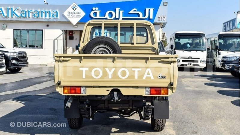 Big with watermark toyota land cruiser ali sabieh region import dubai 2745