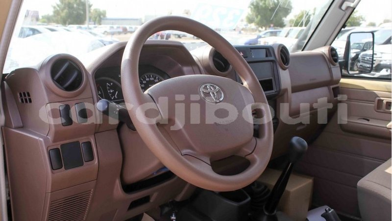 Big with watermark toyota land cruiser ali sabieh region import dubai 2746