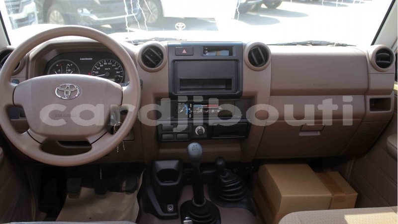 Big with watermark toyota land cruiser ali sabieh region import dubai 2746