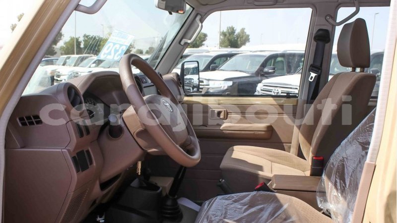 Big with watermark toyota land cruiser ali sabieh region import dubai 2746