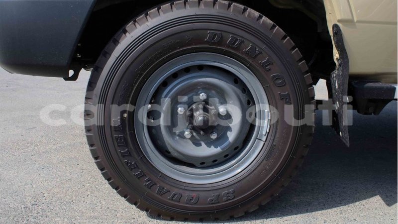 Big with watermark toyota land cruiser ali sabieh region import dubai 2746