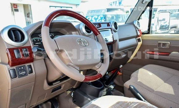 Acheter Import Voiture Toyota Land Cruiser Beige à Import - Dubai, Ali Sabieh Region Acheter Import Voiture Toyota Land Cruiser Beige à Import - Dubai, Ali Sabieh Region