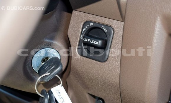 Acheter Import Voiture Toyota Land Cruiser Beige à Import - Dubai, Ali Sabieh Region Acheter Import Voiture Toyota Land Cruiser Beige à Import - Dubai, Ali Sabieh Region