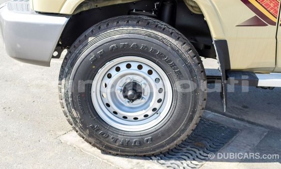 Acheter Import Voiture Toyota Land Cruiser Beige à Import - Dubai, Ali Sabieh Region Acheter Import Voiture Toyota Land Cruiser Beige à Import - Dubai, Ali Sabieh Region