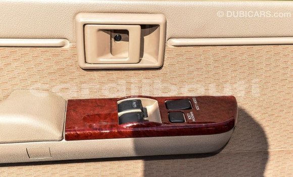 Acheter Import Voiture Toyota Land Cruiser Beige à Import - Dubai, Ali Sabieh Region Acheter Import Voiture Toyota Land Cruiser Beige à Import - Dubai, Ali Sabieh Region