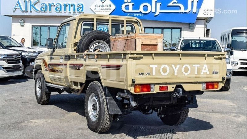 Big with watermark toyota land cruiser ali sabieh region import dubai 2750