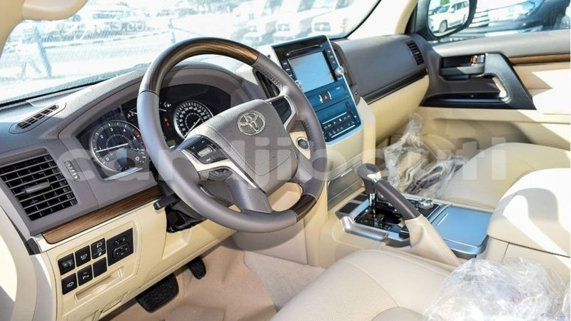 Big with watermark toyota land cruiser ali sabieh region import dubai 2752
