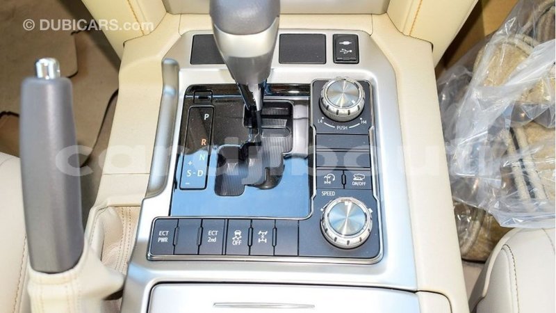 Big with watermark toyota land cruiser ali sabieh region import dubai 2752