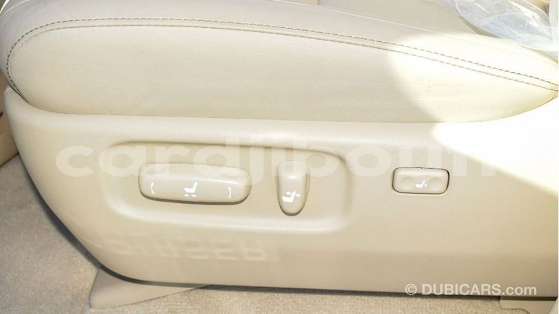 Big with watermark toyota land cruiser ali sabieh region import dubai 2752