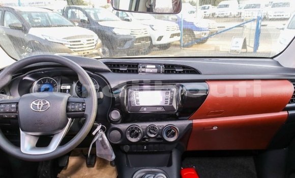 Acheter Import Voiture Toyota Hilux Blanc à Import - Dubai, Ali Sabieh Region Acheter Import Voiture Toyota Hilux Blanc à Import - Dubai, Ali Sabieh Region