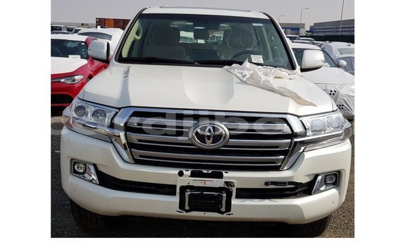 Buy Import Toyota Land Cruiser White Car in Import - Dubai in Ali Sabieh Region Buy Import Toyota Land Cruiser White Car in Import - Dubai in Ali Sabieh Region