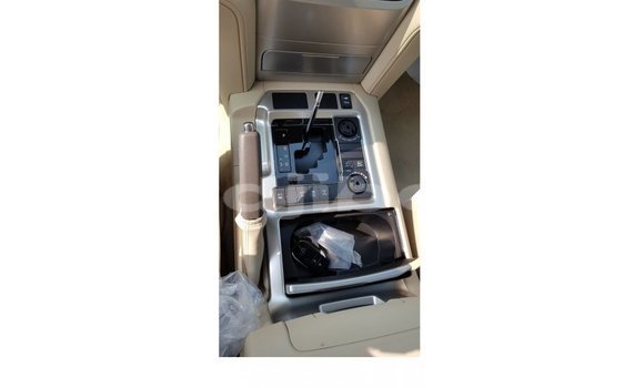 Buy Import Toyota Land Cruiser White Car in Import - Dubai in Ali Sabieh Region Buy Import Toyota Land Cruiser White Car in Import - Dubai in Ali Sabieh Region