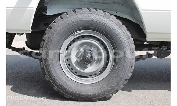 Acheter Import Voiture Toyota Land Cruiser Blanc à Import - Dubai, Ali Sabieh Region Acheter Import Voiture Toyota Land Cruiser Blanc à Import - Dubai, Ali Sabieh Region