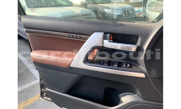 Acheter Import Voiture Toyota Land Cruiser Noir à Import - Dubai, Ali Sabieh Region Acheter Import Voiture Toyota Land Cruiser Noir à Import - Dubai, Ali Sabieh Region