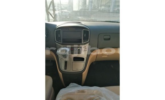 Buy Import Hyundai Accent White Car in Import - Dubai in Ali Sabieh Region Buy Import Hyundai Accent White Car in Import - Dubai in Ali Sabieh Region
