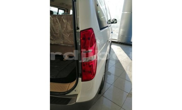 Buy Import Hyundai Accent White Car in Import - Dubai in Ali Sabieh Region Buy Import Hyundai Accent White Car in Import - Dubai in Ali Sabieh Region