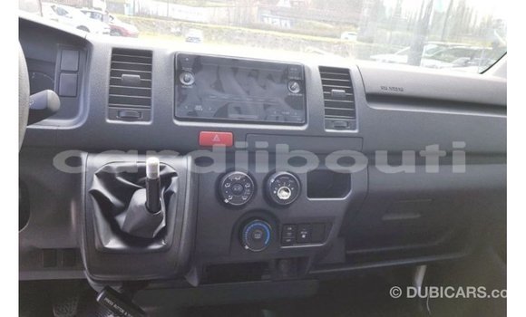 Acheter Import Voiture Toyota Hiace Blanc à Import - Dubai, Ali Sabieh Region Acheter Import Voiture Toyota Hiace Blanc à Import - Dubai, Ali Sabieh Region