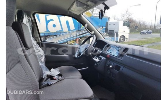 Acheter Import Voiture Toyota Hiace Blanc à Import - Dubai, Ali Sabieh Region Acheter Import Voiture Toyota Hiace Blanc à Import - Dubai, Ali Sabieh Region