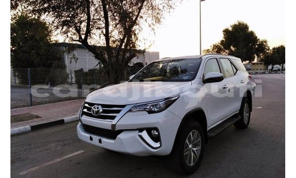 Acheter Import Voiture Toyota Fortuner Blanc à Import - Dubai, Ali Sabieh Region Acheter Import Voiture Toyota Fortuner Blanc à Import - Dubai, Ali Sabieh Region