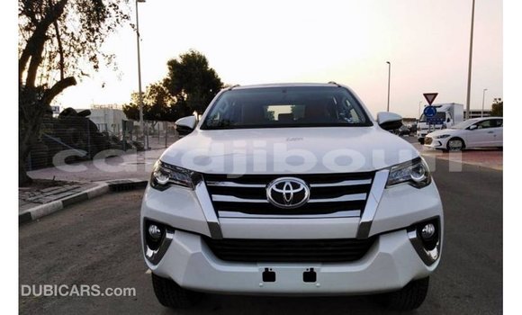 Acheter Import Voiture Toyota Fortuner Blanc à Import - Dubai, Ali Sabieh Region Acheter Import Voiture Toyota Fortuner Blanc à Import - Dubai, Ali Sabieh Region