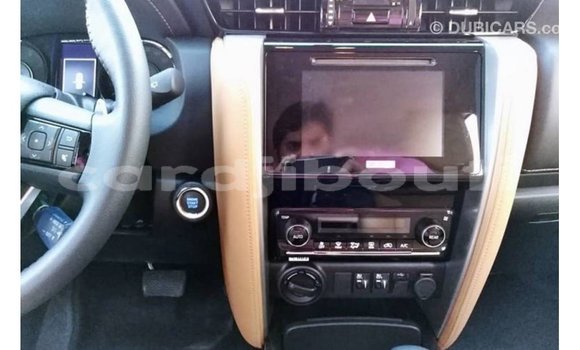 Acheter Import Voiture Toyota Fortuner Blanc à Import - Dubai, Ali Sabieh Region Acheter Import Voiture Toyota Fortuner Blanc à Import - Dubai, Ali Sabieh Region