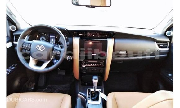 Acheter Import Voiture Toyota Fortuner Blanc à Import - Dubai, Ali Sabieh Region Acheter Import Voiture Toyota Fortuner Blanc à Import - Dubai, Ali Sabieh Region