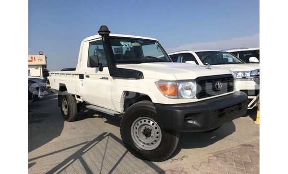 Acheter Import Voiture Toyota Land Cruiser Blanc à Import - Dubai, Ali Sabieh Region Acheter Import Voiture Toyota Land Cruiser Blanc à Import - Dubai, Ali Sabieh Region