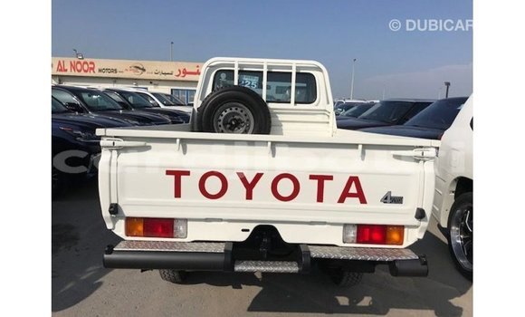 Acheter Import Voiture Toyota Land Cruiser Blanc à Import - Dubai, Ali Sabieh Region Acheter Import Voiture Toyota Land Cruiser Blanc à Import - Dubai, Ali Sabieh Region