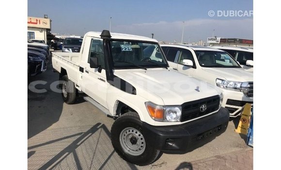 Acheter Import Voiture Toyota Land Cruiser Blanc à Import - Dubai, Ali Sabieh Region Acheter Import Voiture Toyota Land Cruiser Blanc à Import - Dubai, Ali Sabieh Region