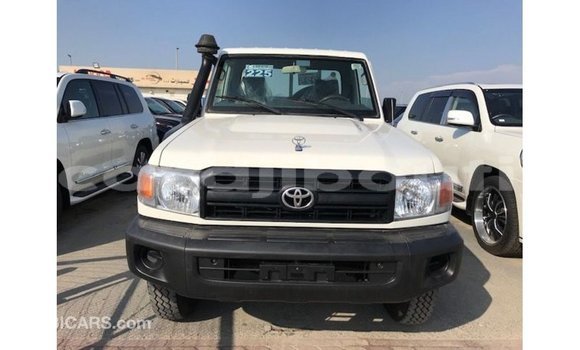Acheter Import Voiture Toyota Land Cruiser Blanc à Import - Dubai, Ali Sabieh Region Acheter Import Voiture Toyota Land Cruiser Blanc à Import - Dubai, Ali Sabieh Region