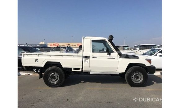 Acheter Import Voiture Toyota Land Cruiser Blanc à Import - Dubai, Ali Sabieh Region Acheter Import Voiture Toyota Land Cruiser Blanc à Import - Dubai, Ali Sabieh Region