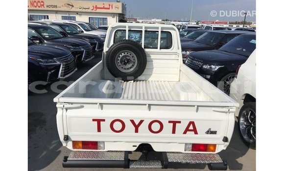 Acheter Import Voiture Toyota Land Cruiser Blanc à Import - Dubai, Ali Sabieh Region Acheter Import Voiture Toyota Land Cruiser Blanc à Import - Dubai, Ali Sabieh Region