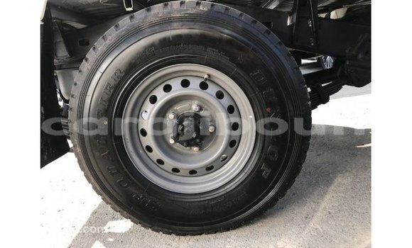 Acheter Import Voiture Toyota Land Cruiser Blanc à Import - Dubai, Ali Sabieh Region Acheter Import Voiture Toyota Land Cruiser Blanc à Import - Dubai, Ali Sabieh Region