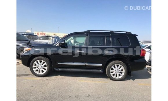 Acheter Import Voiture Toyota Land Cruiser Noir à Import - Dubai, Ali Sabieh Region Acheter Import Voiture Toyota Land Cruiser Noir à Import - Dubai, Ali Sabieh Region