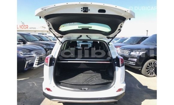 Acheter Import Voiture Toyota 4Runner Blanc à Import - Dubai, Ali Sabieh Region Acheter Import Voiture Toyota 4Runner Blanc à Import - Dubai, Ali Sabieh Region