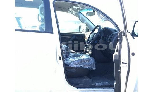 Acheter Import Voiture Toyota Land Cruiser Blanc à Import - Dubai, Ali Sabieh Region Acheter Import Voiture Toyota Land Cruiser Blanc à Import - Dubai, Ali Sabieh Region