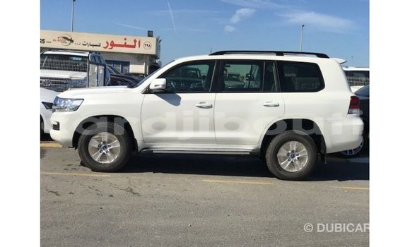 Acheter Import Voiture Toyota Land Cruiser Blanc à Import - Dubai, Ali Sabieh Region Acheter Import Voiture Toyota Land Cruiser Blanc à Import - Dubai, Ali Sabieh Region